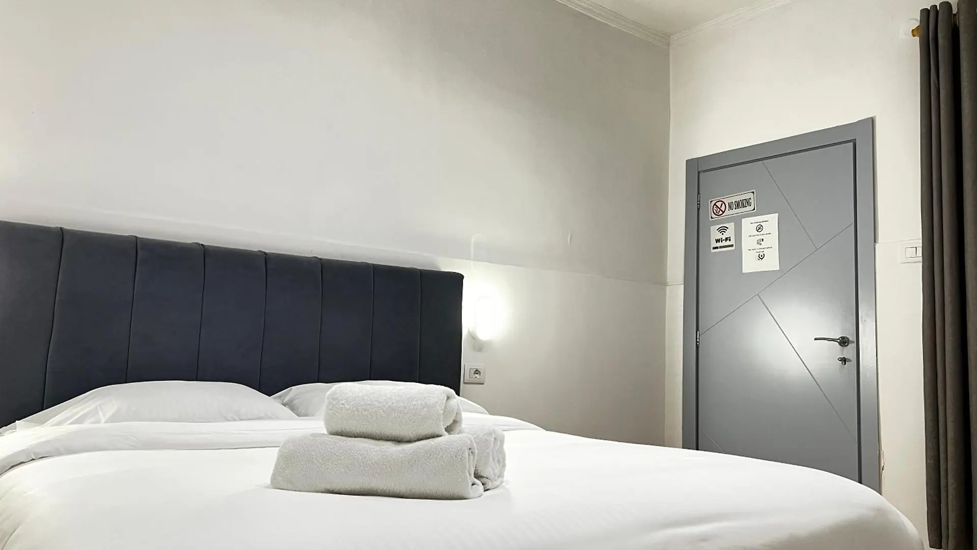 Tirana Square Hotel 3*,  Albania