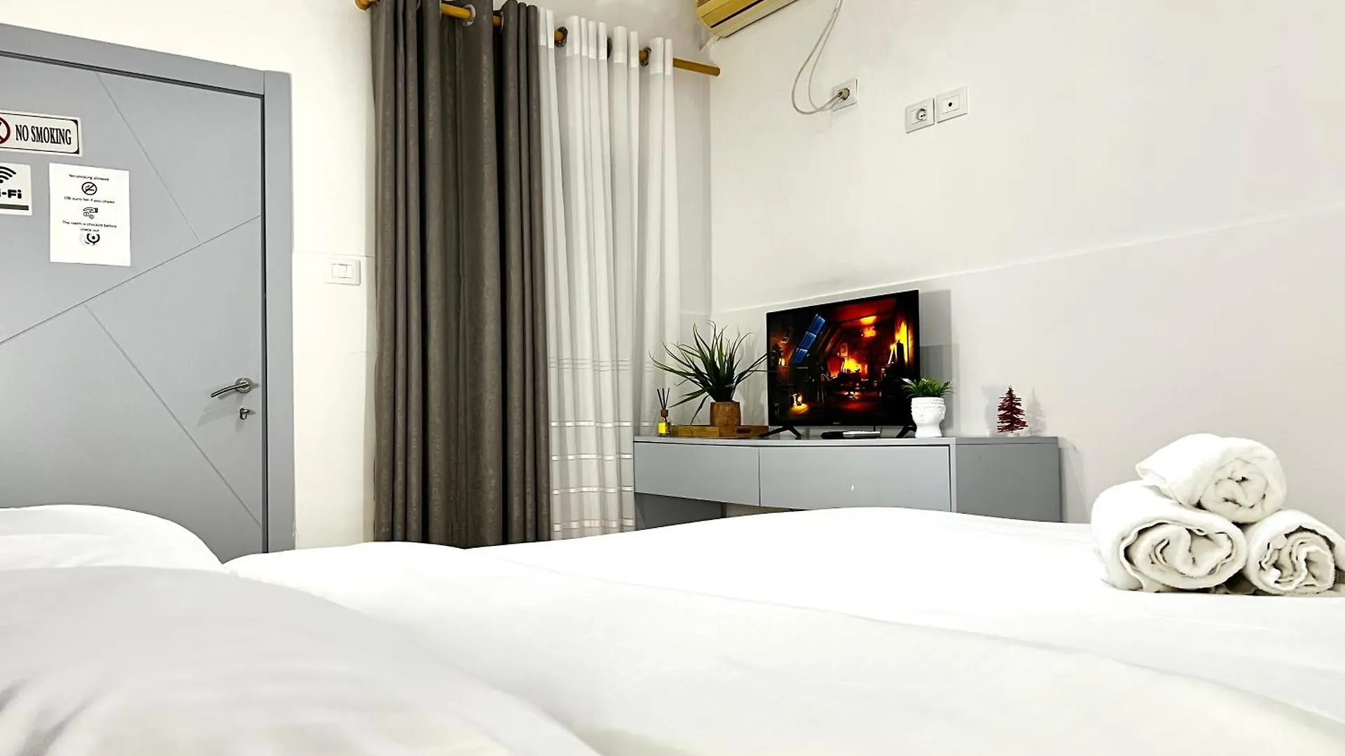 Tirana Square Hotel 3*,  Albania