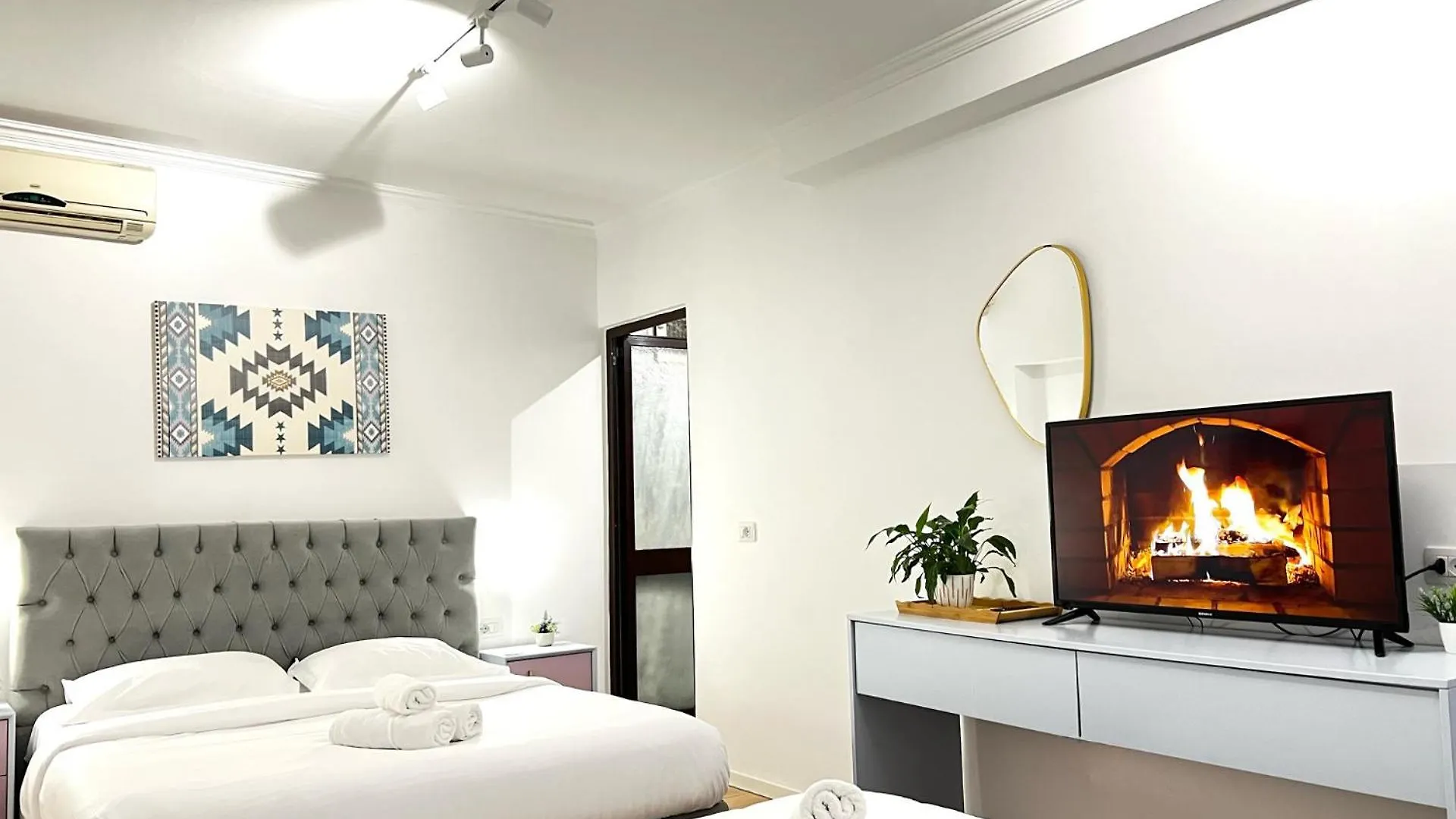 Tirana Square Hotel 3*,  Albania